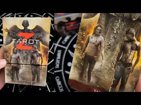 Видео: Обзор и распаковка колоды таро Z зомби.  Zombie Tarot Deck Review and Unboxing. 