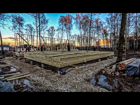 Видео: Строим каркасный дом. Черновой пол.  Поставили внешние стены. Качество удивляет.