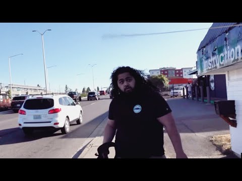 Видео: АГРЕССИВНУЮ КАРЕН ОБРЫСИЛИ ПЕРЦОВЫМ БАЛЛОНЧИКОМ ЗА ПОПЫТКУ НАПАДЕНИЯ, АУДИТОРА НЕЗАКОННО ВЫВЕЗЛИ ...