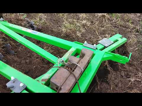 Видео: дискова борона бомет по цілині після плуга.