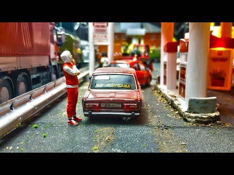 Видео: Мой макет города ПОЛНЫЙ ОБЗОР! Что внутри дома! Пешеходный переход! Про машинки модельки масштаб 43.