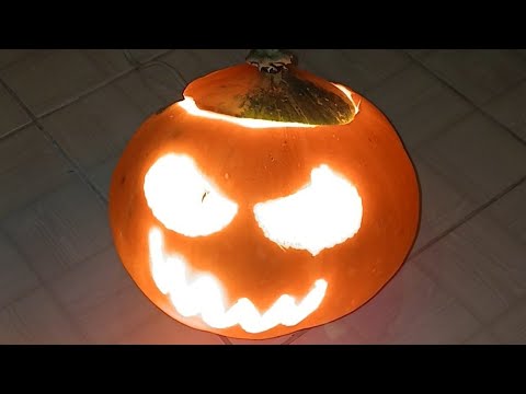 Видео: Як зробити геловінський гарбуз з підсвіткою на Геловін