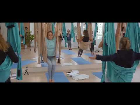 Видео: Урок 4. Детская йога. Асаны сидя в гамаке