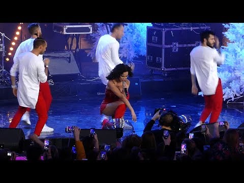 Видео: Ольга Бузова  - Неправильная  - live - партийная зона Муз ТВ 10 декабря 2017