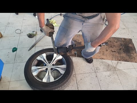 Видео: Жесть на СТО или будни автомехаников #232.Где ручник VW B6?Косячный Infiniti FX 37.Эпопея с Connect.