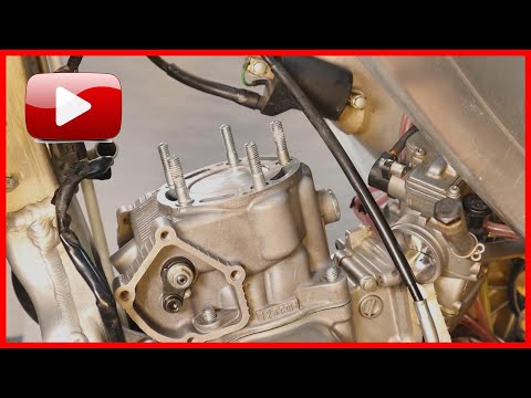 Видео: Правильный способ перебрать верхнюю часть двухтактного двигателя (Honda CR125)
