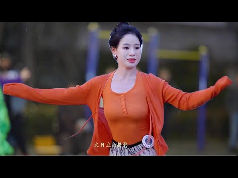 Видео: Yongji возглавлял танцы, традиционный тибетский танец, красивая тибетская песня