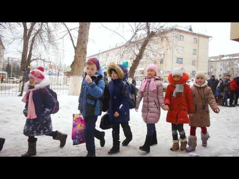 Видео: Видеопоздравление с 8-м марта учительнице г.Уральск 17 школа