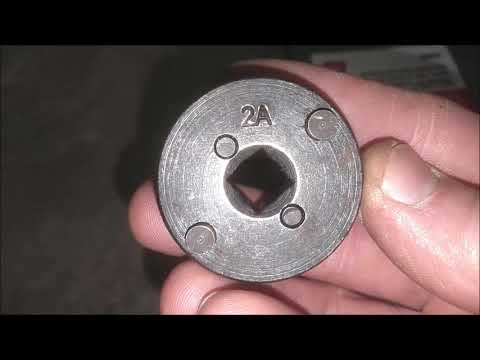 Видео: Установка задних тормозных колодок и роторов Volkswagen Jetta mk6 TDI