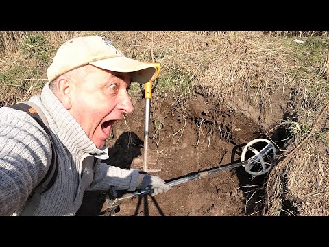 Видео: ВЫКОПАЛ ЯМУ в ЛЕСУ на ЗАБРОШЕННОЙ ДОРОГЕ, а ТАМ ТАКОЕ НАШЕЛ!!!