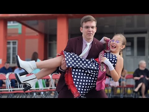 Видео: Алиса Медвецкая #Выпускной  live 2023