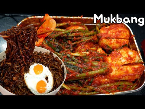 Видео: Couple Mukbang│Приготовление кимчи из редиса и поедание его с лапшой из черной фасоли, «Чжа-Ван»