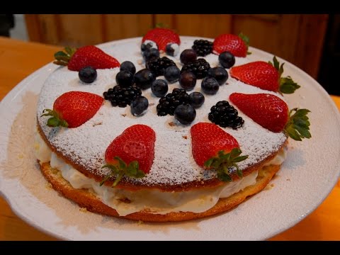 Видео: Юлия Высоцкая — Бисквит с ягодами
