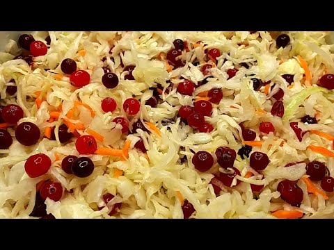 Видео: ХРУСТЯЩАЯ КВАШЕНАЯ КАПУСТА с клюквой в собственном соку.