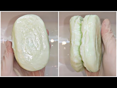 Видео: РАЗМОКШЕЕ МЫЛО НЕВСКАЯ КОСМЕТИКА 🍏 ЖМЯК БОЛЬШОЙ МЯГКОЙ ГУБКОЙ / SOAKED SOAP / ASMR SOAP