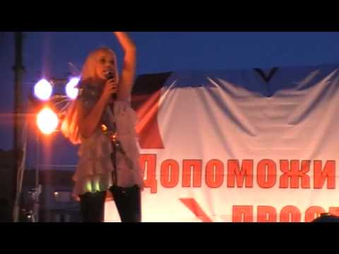 Видео: Мика Ньютон - Белые лошади (концерт)