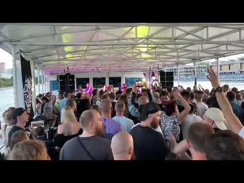 Видео: CWT - Белые розы (Ю.Шатунов cover)