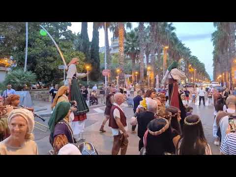 Видео: Салоу. Завершение праздника короля. Salou. Salou. Fin de las Fiestas del Rey.