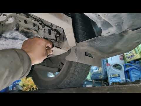 Видео: Замена масла АКПП и ДВС Mazda3 12.11.2024