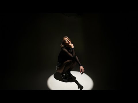 Видео: Mihaela Marinova - Приказка (Official Visualizer)