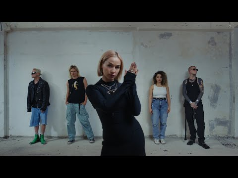 Видео: ROMANOVSKAYA — Я окей (Official Music Video)