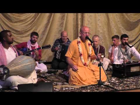 Видео: Бхакти Бринга  Говинда Свами. Вечерний киртан в Самарском храме 10. 07. 2015 г .