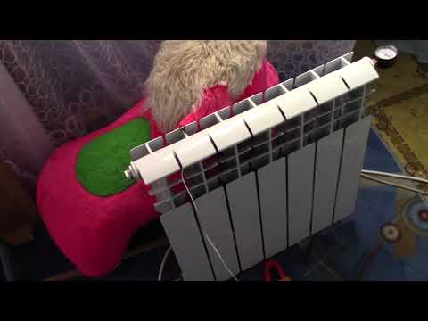 Видео: Тен в батарею 700 ват 220 вольт \  Радиатор на  6 секций \ Ключ для разборки секций батареи.