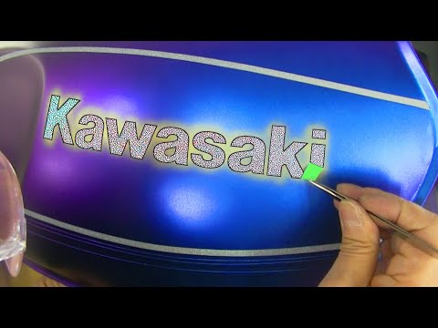 Видео: Как перекрасить мотоцикл / Метод покраски Металл чешуйки и цвет хамелеона / Kawasaki Zephyr 1100