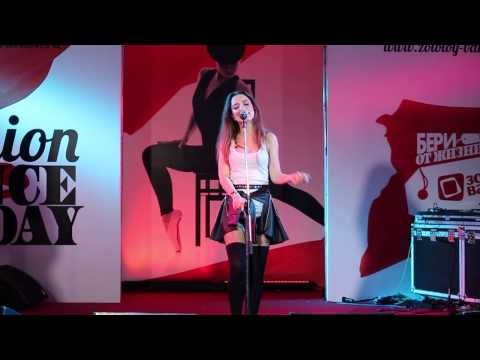 Видео: Виктория Дайнеко Уезжай