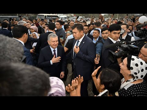 Видео: «Қашшоқ маҳалла ҳақиқати… 😢 Мирзиёев Шўрариққа кириб, халқ дардини эшитди!» 🏚️👂