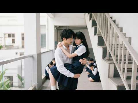 Видео: Золушка,которую смотрели свысока, самом деле является объектом внимания CEO,обожающего е как принцес