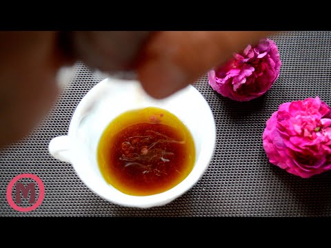 Видео: Косметическое МАСЛО ИЗ ЛЕПЕСТКОВ РОЗ: натуральная вытяжка из розы - как сделать в домашних условиях