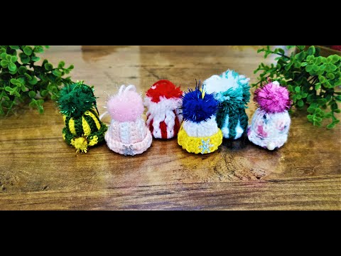 Видео: СМОЖЕТ ДАЖЕ НОВИЧОК!!! Игрушка "Шапочка". Вязанная игрушка для ёлки. Брелок - игрушка на ёлку.