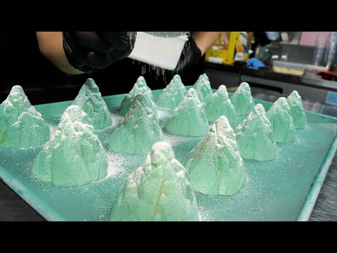 Видео: весь засыпан снегом! приготовление муссового торта в виде айсберга - Корейская уличная еда