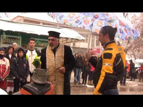 Видео: С обиколка на село Белозем традицията е спазена въпреки снега