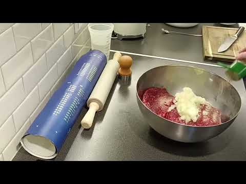 Видео: Лепим пельмени. #пельмени Очень вкусные.