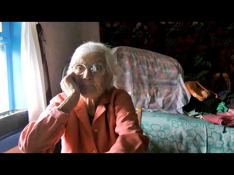 Видео: Анна Пономарёва, 95 лет - (1 часть) о жизни и традициях на Воронежщине в 30-е - 50-е годы