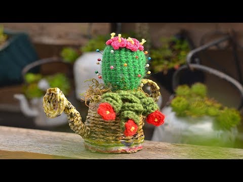 Видео: Подушечка для иголок в плетеной сетке и кактус, связанный крючком.