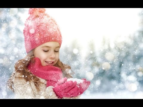 Видео: СЕРЕБРИСТЫЕ СНЕЖИНКИ ❉ Новогодние песни для детей