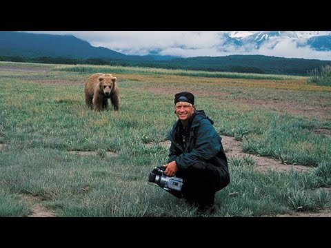 Видео: ТОЗИ ЧОВЕК БЕ ИЗЯДЕН ОТ МЕЧКА И ГО ЗАПИСАЛ | СМРАЗЯВАЩОТО АУДИО НА TIMOTHY TREADWELL