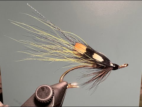 Видео: Лососёвая мушка Golden Killer Variant (Salmon Fly) Как связать от GM FLY