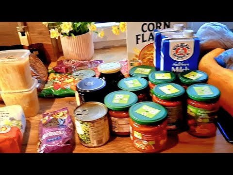 Видео: ЛЮДЯМ НУЖНО ПОМОГАТЬ / СИТУАЦИИ БЫВАЮТ ВСЯКИЕ /