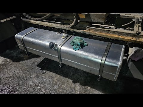 Видео: Замена топливного Бака Isuzu NPR 75 / Замена датчика заднего хода нейтрали МКПП MYY5/MYY