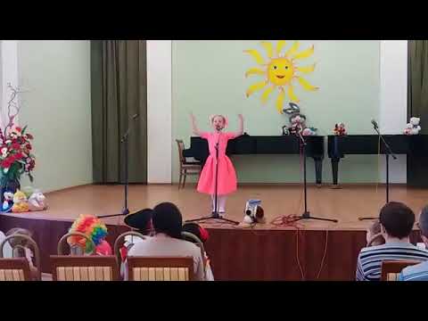 Видео: Песня "Мамочка, ты лучшая на свете" муз. Т. Петровой исполняет Власова Софья 6 лет