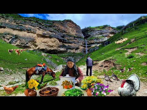 Видео: Жизнь в Горной Деревне.  Готовим Самое Вкусное и Полезное Блюдо из Крапивы.