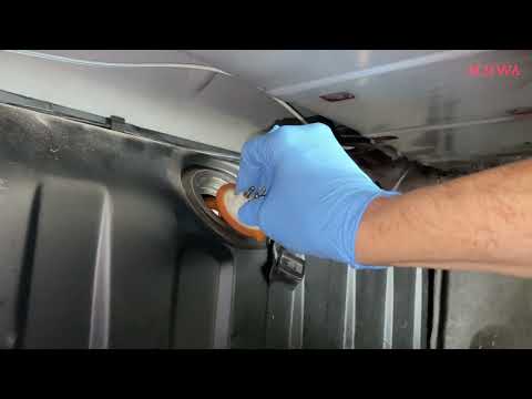 Видео: Давайте почистим датчик уровня топлива красного W124.