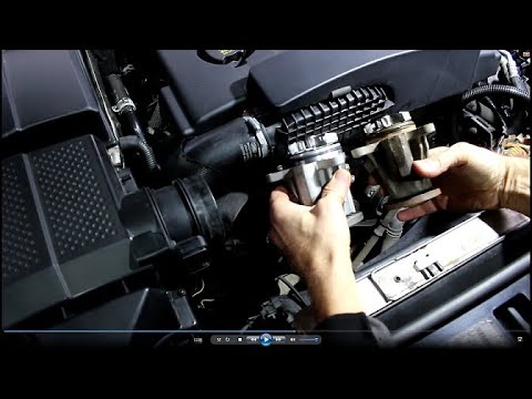 Видео: Замена водяной помпы двигателя на Land Rover Discovery 4 Ленд Ровер Дискавери 4 2011