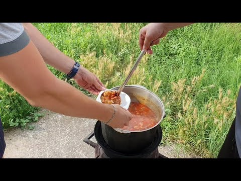 Видео: Бограч. Настоящий венгерский рецепт. | Готовка на природе Мужская кухня Бограч в казане и на костре