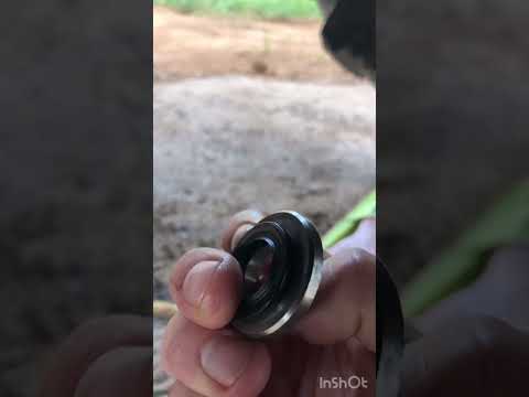 Видео: Замена манжета на переднем распределителя на экскаватор погрузчик ￼New Holand