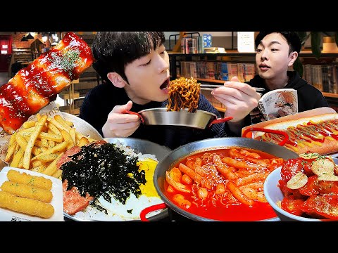 Видео: ASMR MUKBANG | кафе комиксов! Жареная курица, рисовый пирог, огненная лапша, ттокпокки корейская еда